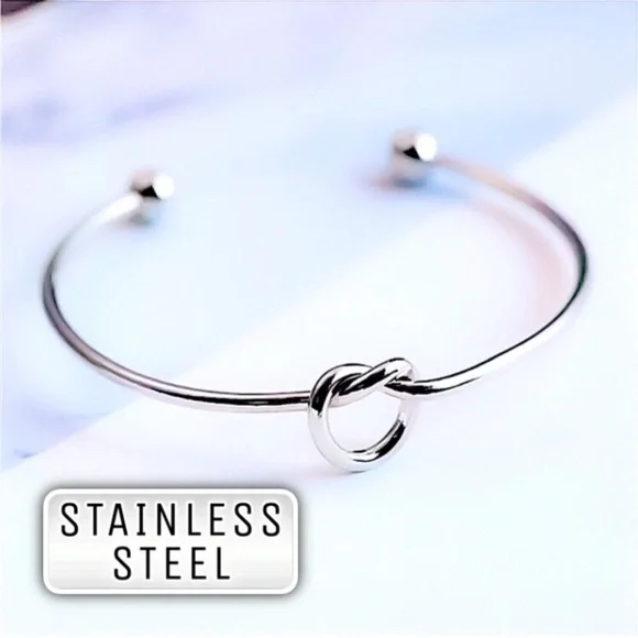 ⚜️[𝟯𝟬%𝗢𝗙𝗙|𝗯𝘂𝗻𝗱𝗹𝗲𝘀 𝟯+]⚜️Silver Knot Stainless Steel Cuff NEW - Picture 1 of 9